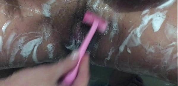  I shaved my pussy and washed my body. Masturbating